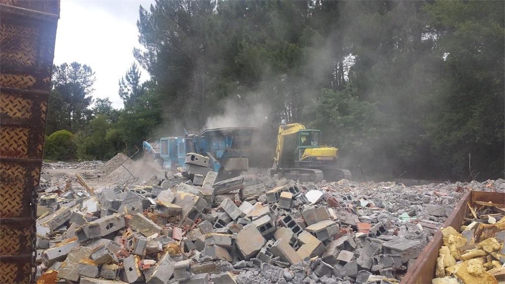 Foto 3 Limpieza y demolición de Parcela en Pereiro de Aguiar - Ourense
