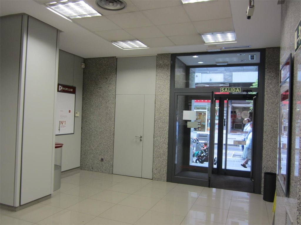 Foto 2 Reforma de oficina Banco Popular Urbana 2 - Gijón